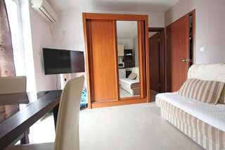 Проживание в семье Apartmani Irena Петровац Люкс с кроватью размера «queen-size» и видом на море-4