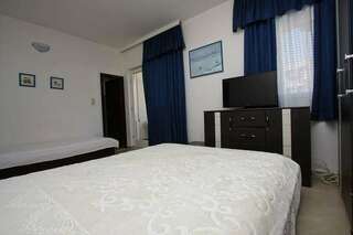 Проживание в семье Apartmani Irena Петровац Номер-студио с видом на море-1