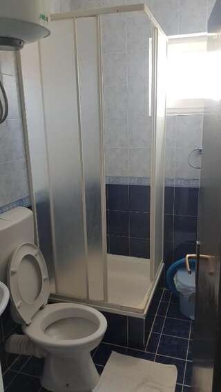 Проживание в семье Apartmani Irena Петровац Номер-студио с видом на море-4